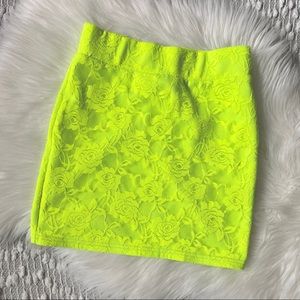 (❤️2/$20) Bright neon yellow mini skirt